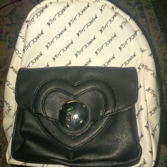 Betsey Johnson Heart Lock Backpack NWOT - Picture 4 of 4